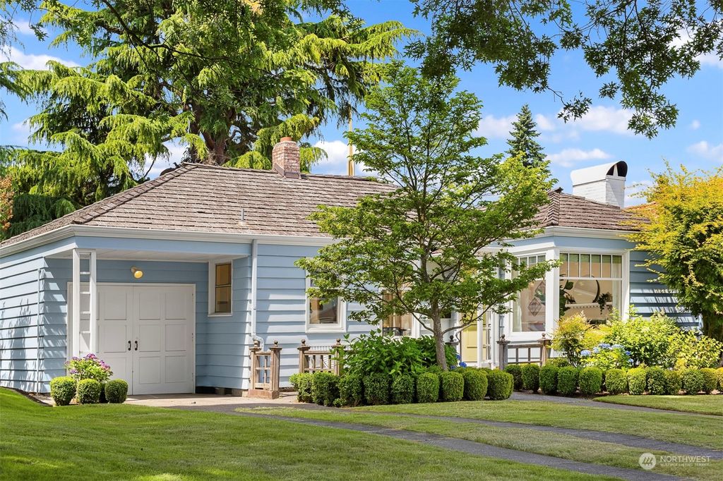 Photo of 2279 Viewmont Way W, Seattle, WA 98199 (MLS # 2135238)