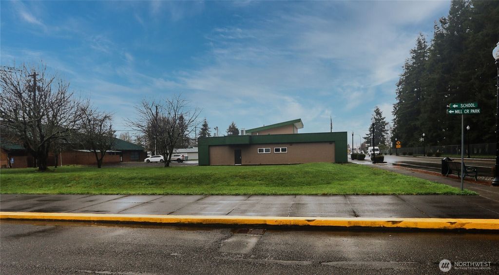 Photo of 1312 1st Street, Cosmopolis, WA 98537 (MLS # 2494862)