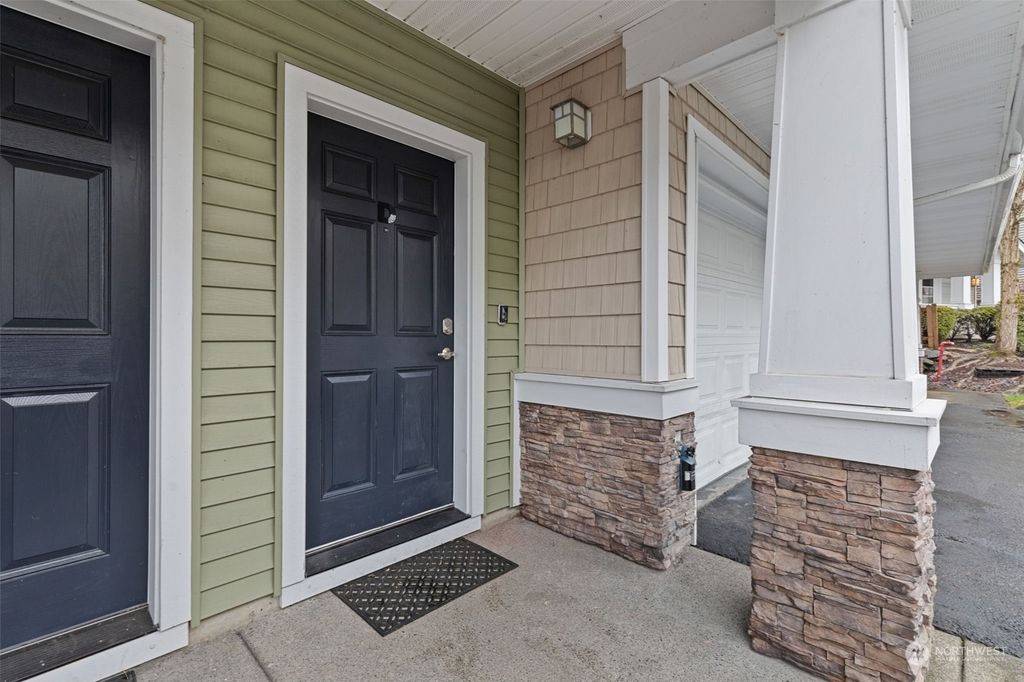 Photo of 4035 S 212th Court #D, SeaTac, WA 98198 (MLS # 2200120)