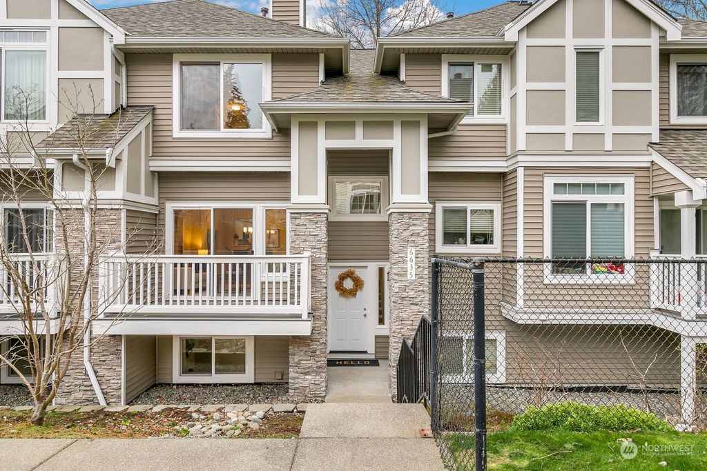 Photo of 6635 SE Cougar Mountain Way Way, Bellevue, WA 98006 (MLS # 2212232)
