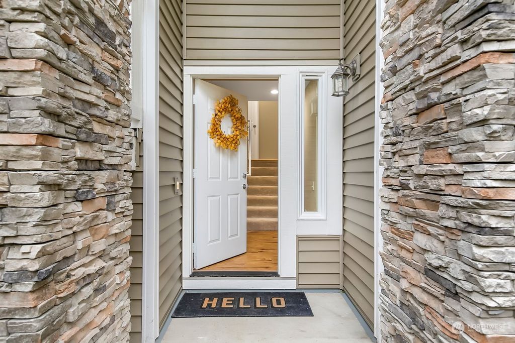 Photo of 6635 SE Cougar Mountain Way Way, Bellevue, WA 98006 (MLS # 2212232)