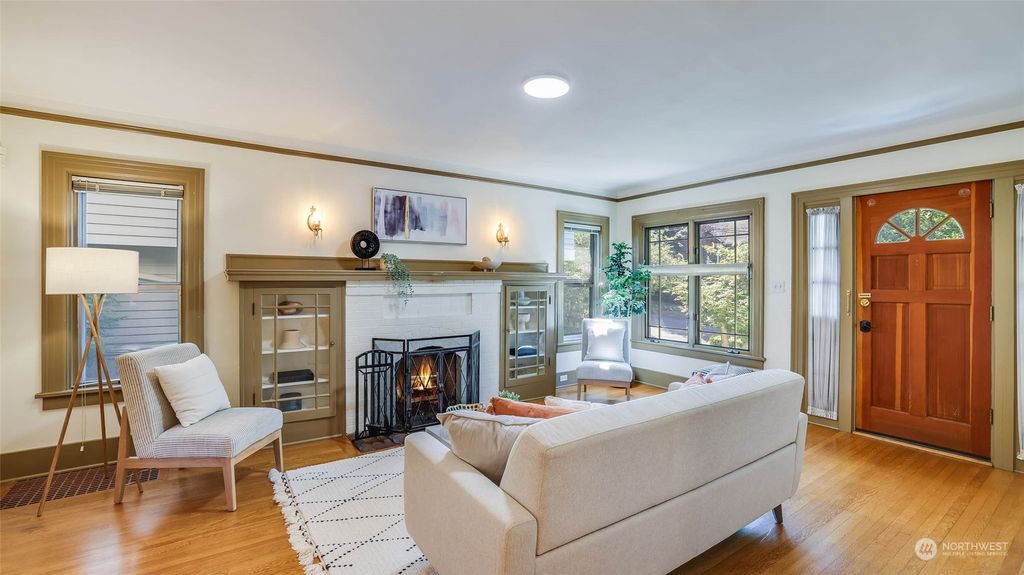 Photo of 2808 NE 60th St St, Seattle, WA 98115 (MLS # 2261908)