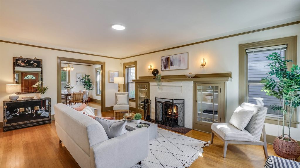 Photo of 2808 NE 60th St St, Seattle, WA 98115 (MLS # 2261908)