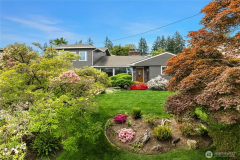 Photo of 1333 98th Avenue NE, Clyde Hill, WA 98004 (MLS # 2576559)