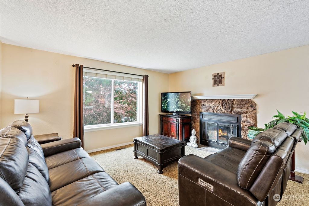 Photo of 15234 SE 178th Place, Renton, WA 98058 (MLS # 2056452)