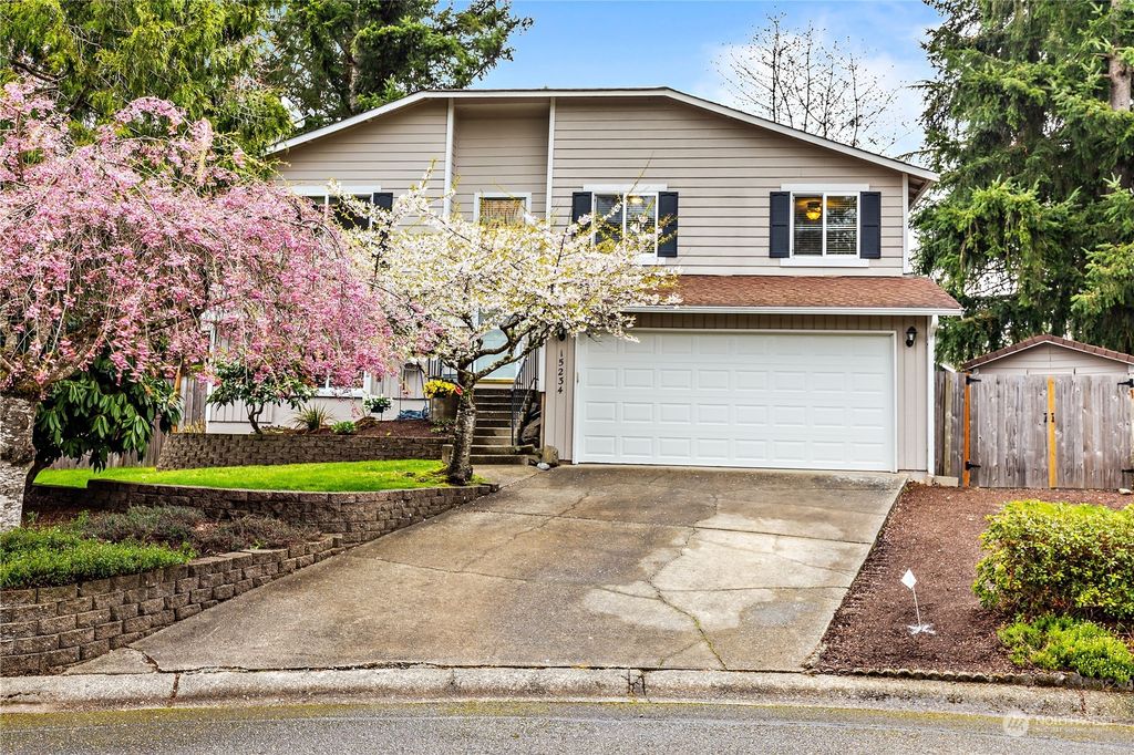 Photo of 15234 SE 178th Place, Renton, WA 98058 (MLS # 2056452)