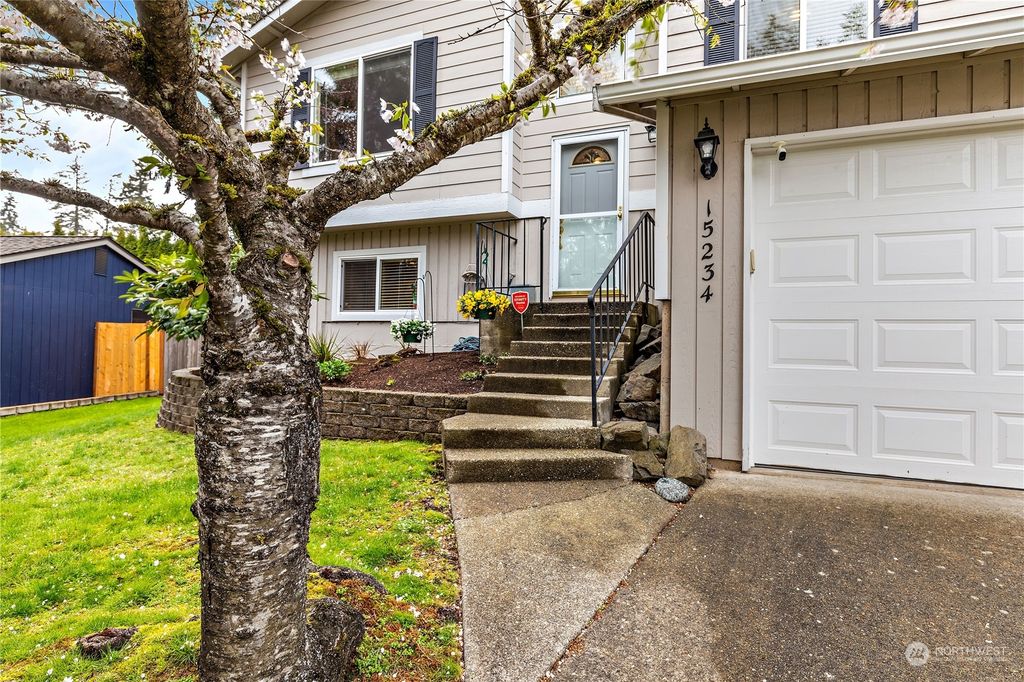 Photo of 15234 SE 178th Place, Renton, WA 98058 (MLS # 2056452)