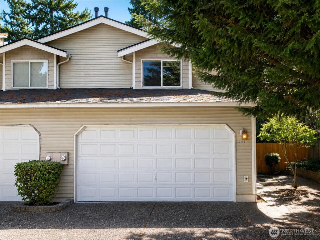 Photo of 12117 W 15th Avenue, Everett, WA 98204 (MLS # 2565668)