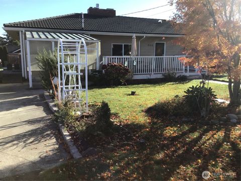Photo of 3105 K Avenue, Anacortes, WA 98221 (MLS # 2392335)