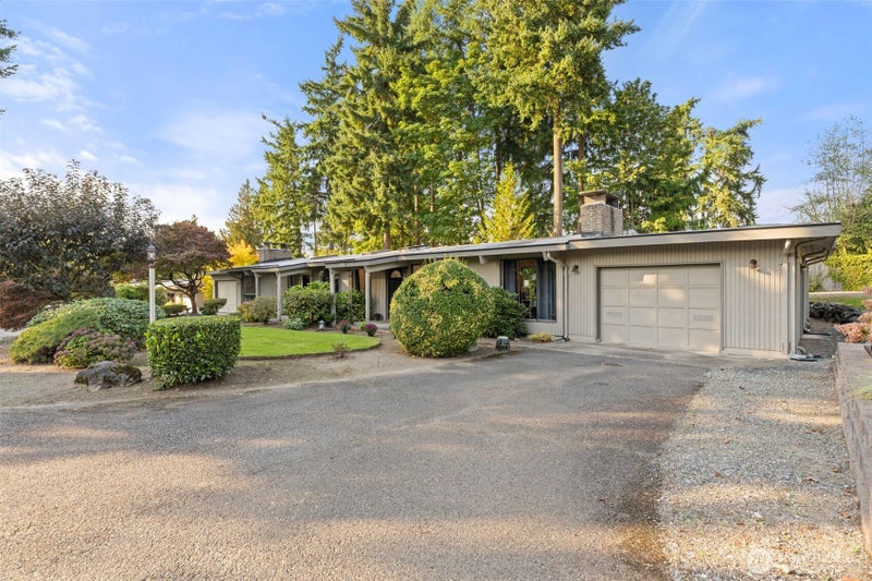 3421 E 99th 3421