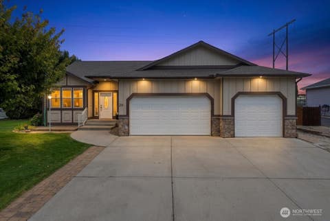 Photo of 29 S Meadowbrook Lane, East Wenatchee, WA 98802 (MLS # 2573156)