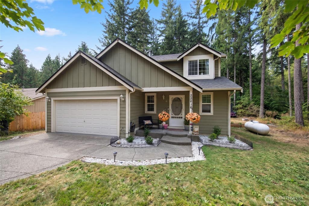 Photo of 22616 Echowood Lane SE, Yelm, WA 98597 (MLS # 2573804)