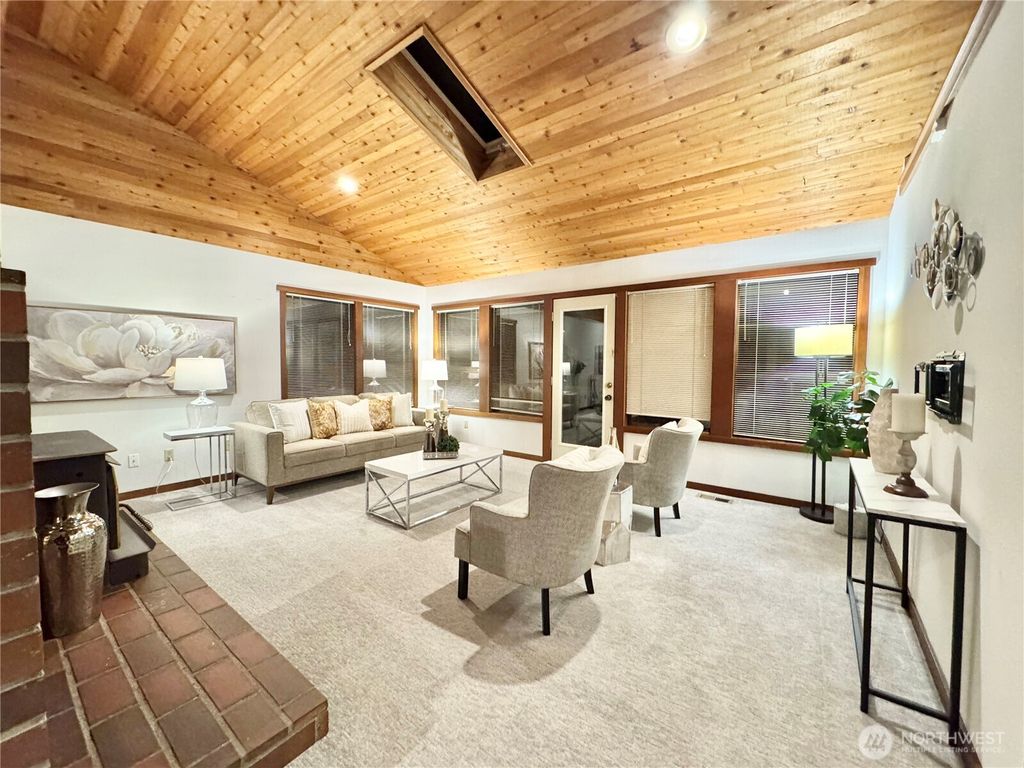 Photo of 9901 NE 32nd Street, Bellevue, WA 98004 (MLS # 2461722)