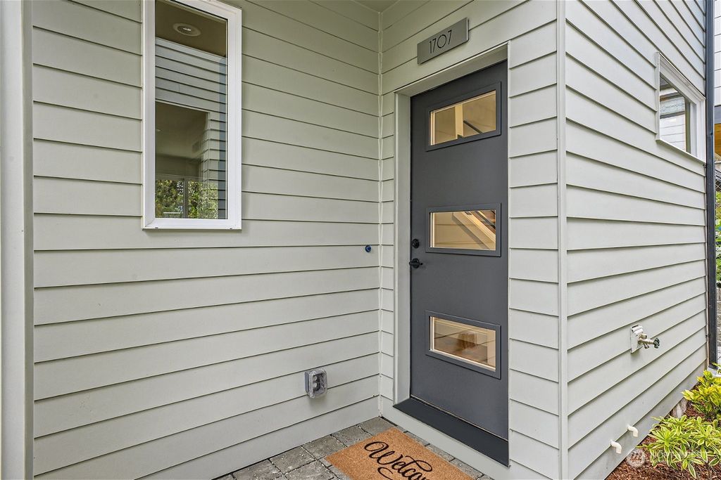 Photo of 1707 S Walker Street, Seattle, WA 98144 (MLS # 2127873)