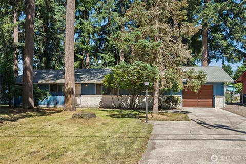 Photo of 1038 Skyridge Street SE, Lacey, WA 98503 (MLS # 2539468)