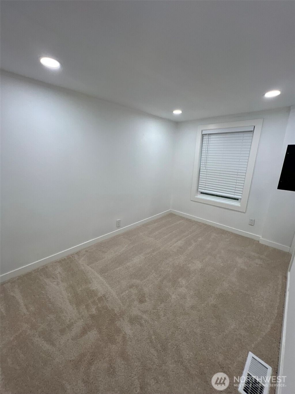 listing image 9361240261548602607