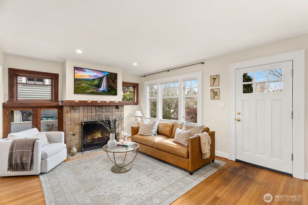 Photo of 728 33rd Avenue, Seattle, WA 98122 (MLS # 2468959)