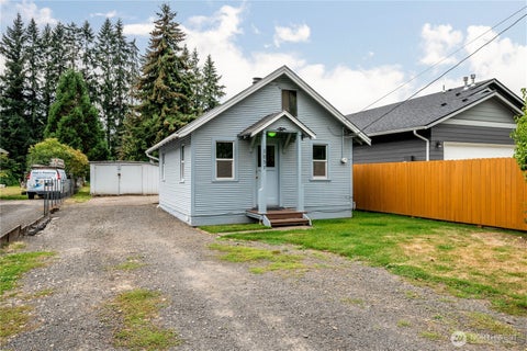 Photo of 3057 Pennsylvania Street, Longview, WA 98632 (MLS # 2586353)