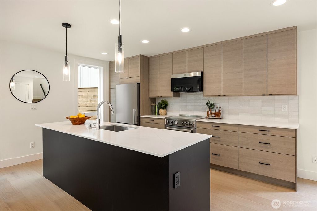 Photo of 104 NE 44th Street, Seattle, WA 98105 (MLS # 2528084)