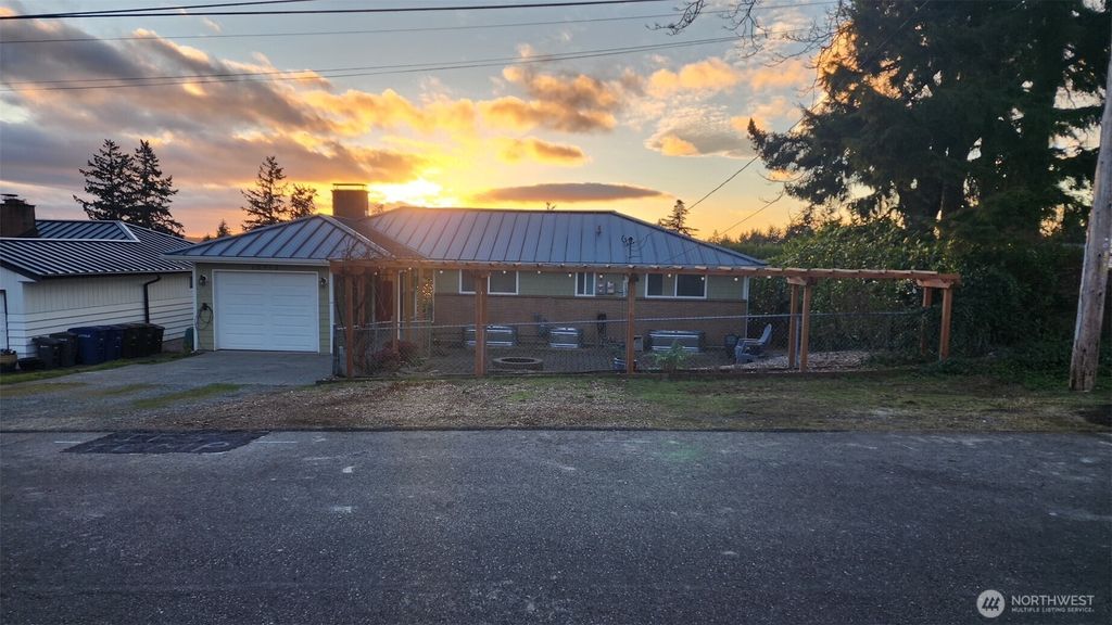 Photo of 20913 3rd Avenue S, Des Moines, WA 98198 (MLS # 2485493)