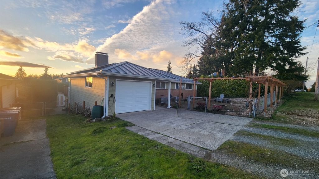 Photo of 20913 3rd Avenue S, Des Moines, WA 98198 (MLS # 2485493)