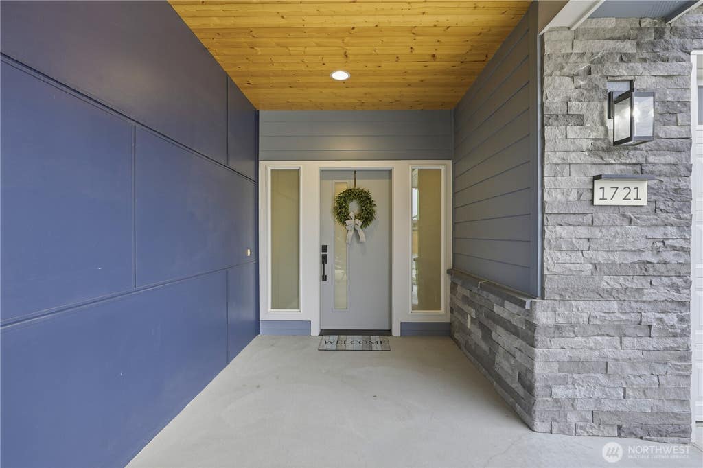Photo of 1721 Hillcrest Pkwy PKWY, Mount Vernon, WA 98274 (MLS # 2554414)