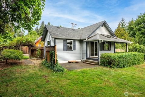 Photo of 121 2nd Avenue SW, Tumwater, WA 98512 (MLS # 2430602)