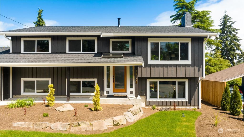 Photo of 14128 NE 72nd Street, Redmond, WA 98052 (MLS # 2236109)