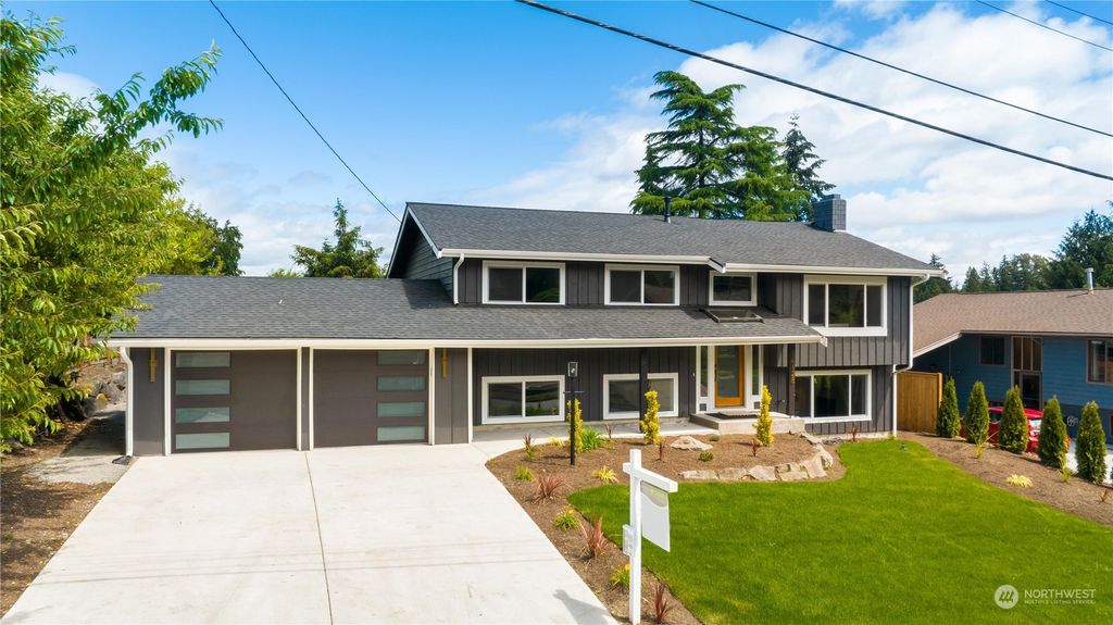 Photo of 14128 NE 72nd Street, Redmond, WA 98052 (MLS # 2236109)