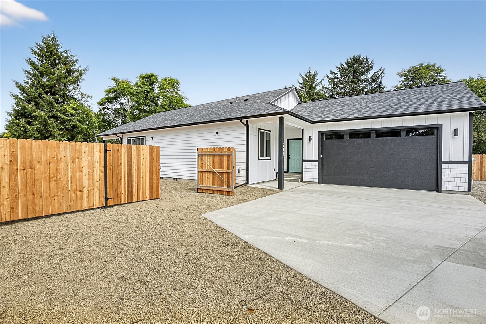 647 Skamokawa Court SE
