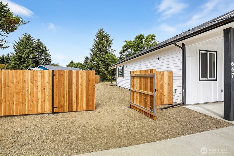 647 Skamokawa Court SE