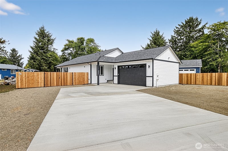 647 Skamokawa Court SE
