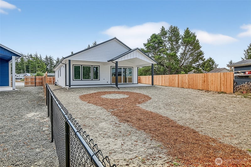 647 Skamokawa Court SE