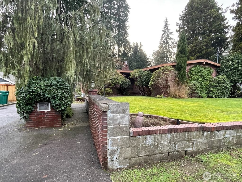 Photo of 20821 2nd Place SW, Normandy Park, WA 98166 (MLS # 2468557)