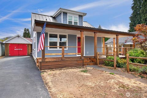 Photo of 320 Roake Avenue NE, Castle Rock, WA 98611 (MLS # 2571462)