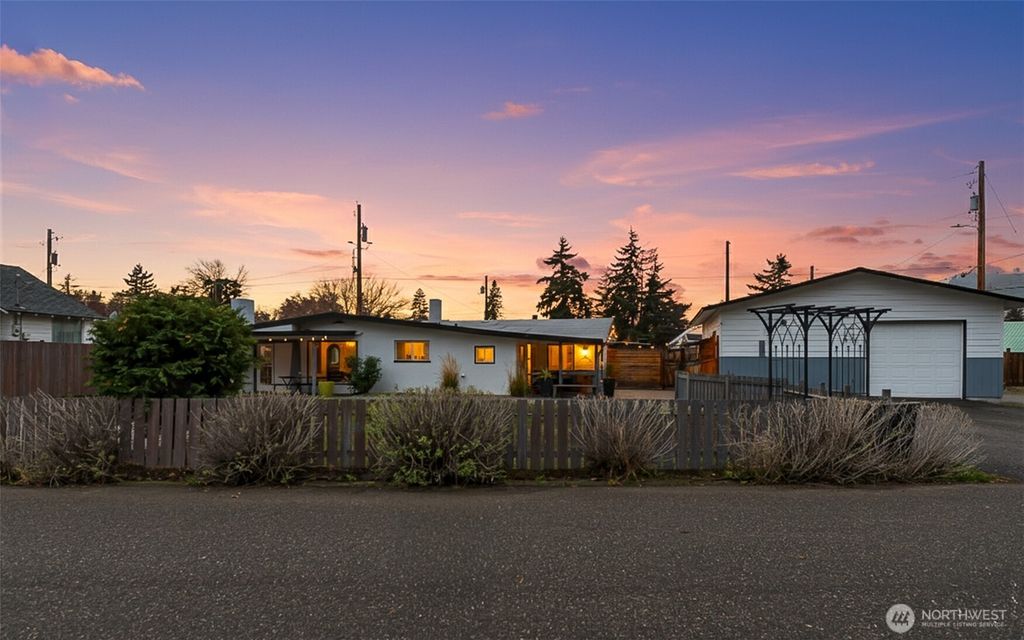 Photo of 211 Riverfront Drive, Cashmere, WA 98815 (MLS # 2456795)