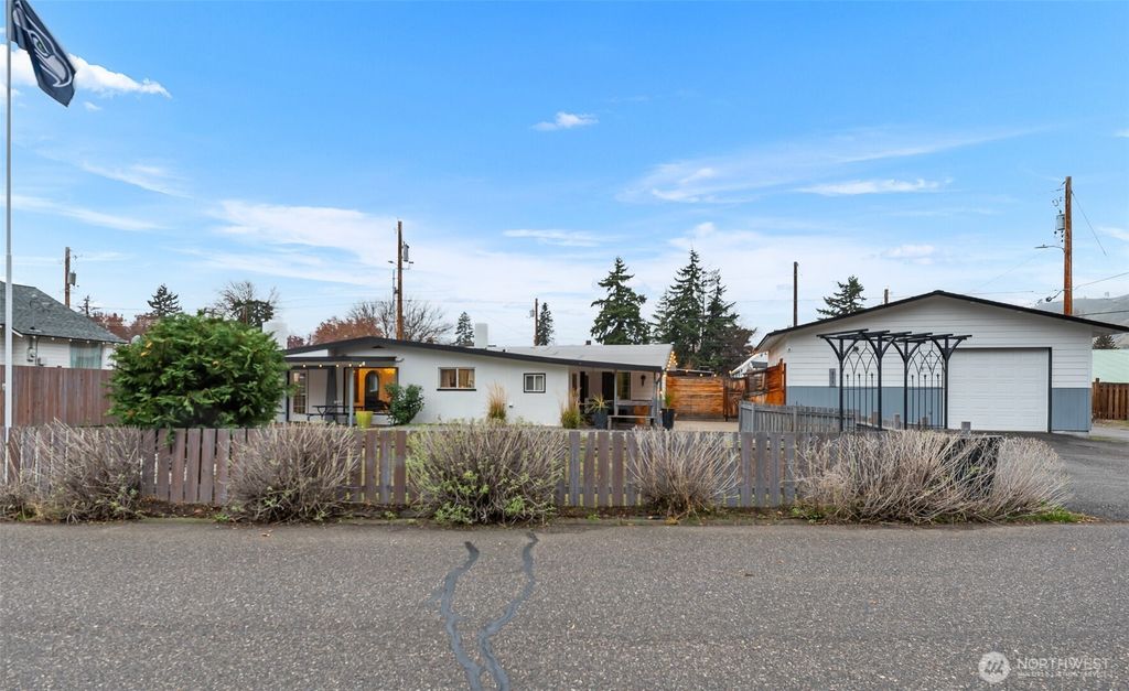 Photo of 211 Riverfront Drive, Cashmere, WA 98815 (MLS # 2456795)
