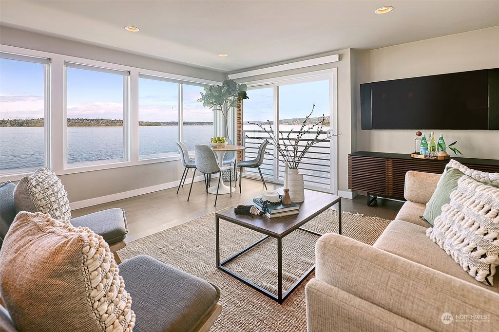 Photo of 733 Lake Street S #212, Kirkland, WA 98033 (MLS # 2060541)