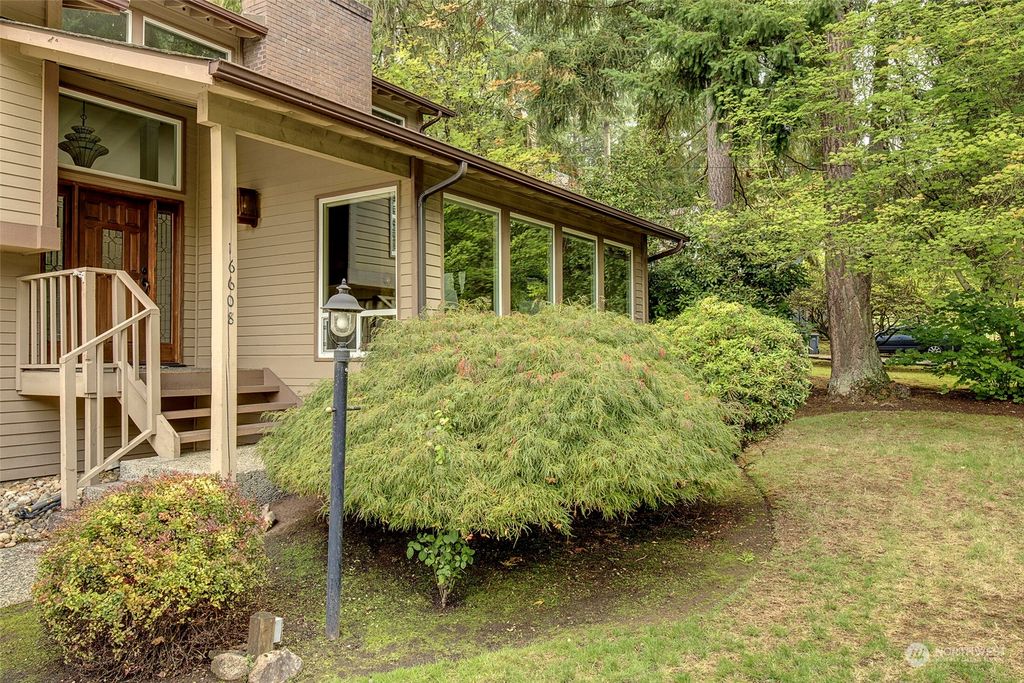 Photo of 16608 SE 17th Street, Bellevue, WA 98008 (MLS # 2168026)