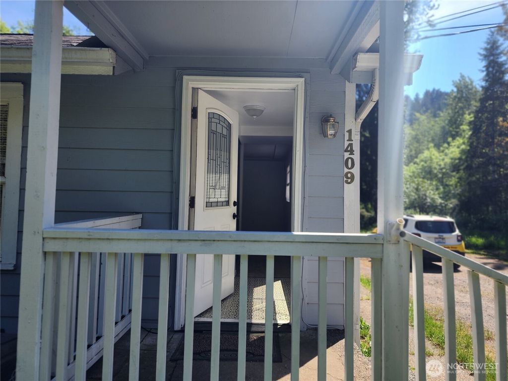 Photo of 1409 Railroad Avenue #A, Shelton, WA 98584 (MLS # 2513060)