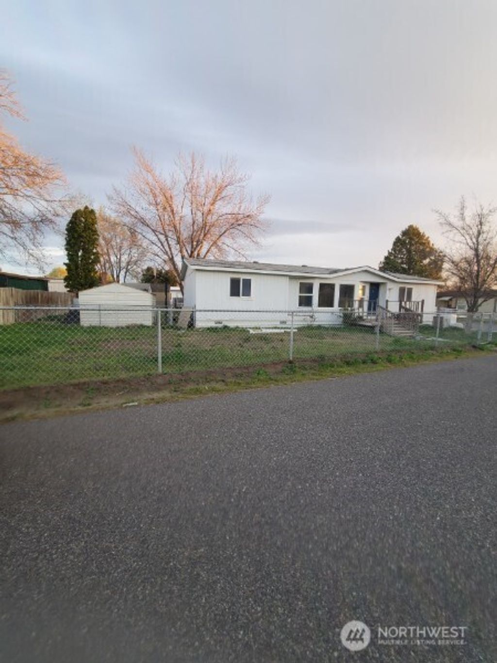 Photo of 6750 Desert View Drive, West Richland, WA 99353 (MLS # 2521326)