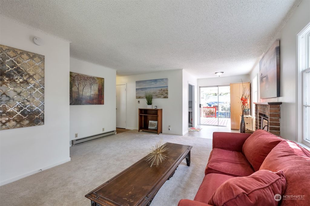 Photo of 15816 28th Avenue NE, Shoreline, WA 98155 (MLS # 2060143)