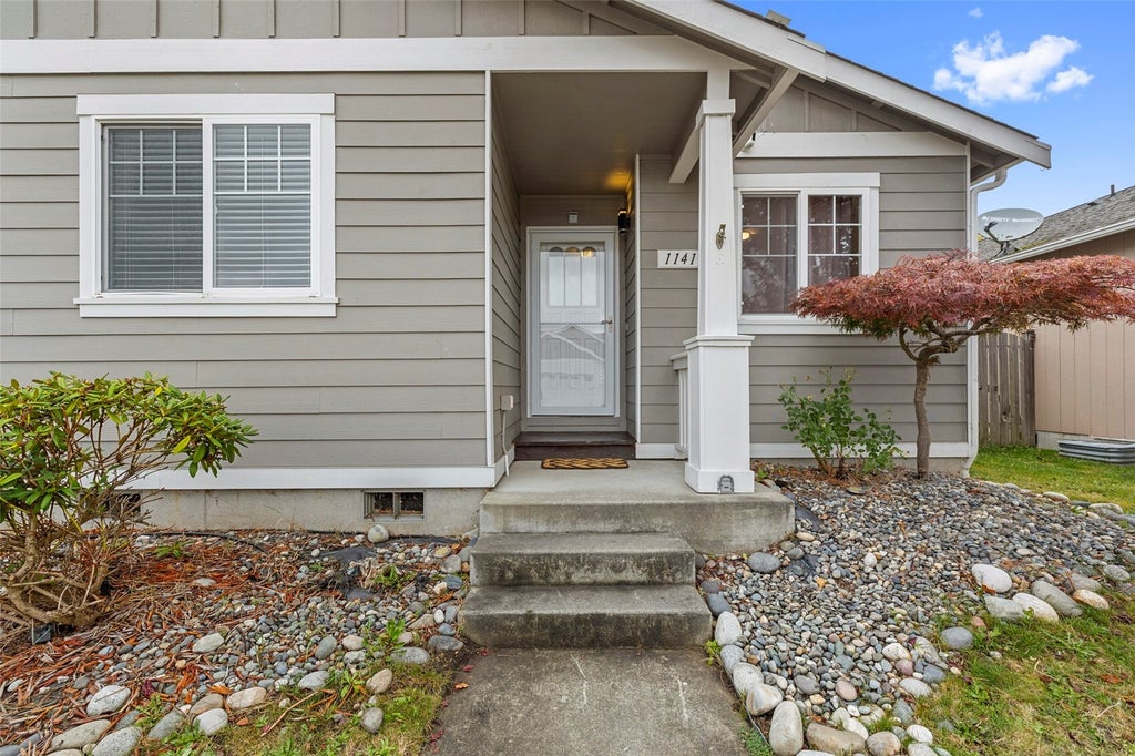Photo of 1141 NE Cordero Place, Oak Harbor, WA 98277 (MLS # 2598850)