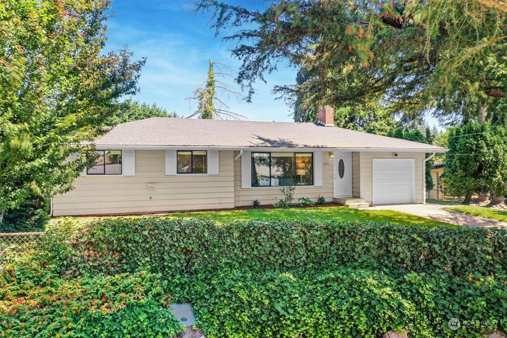 Photo of 2516 Dayton Avenue NE, Renton, WA 98056 (MLS # 2266418)