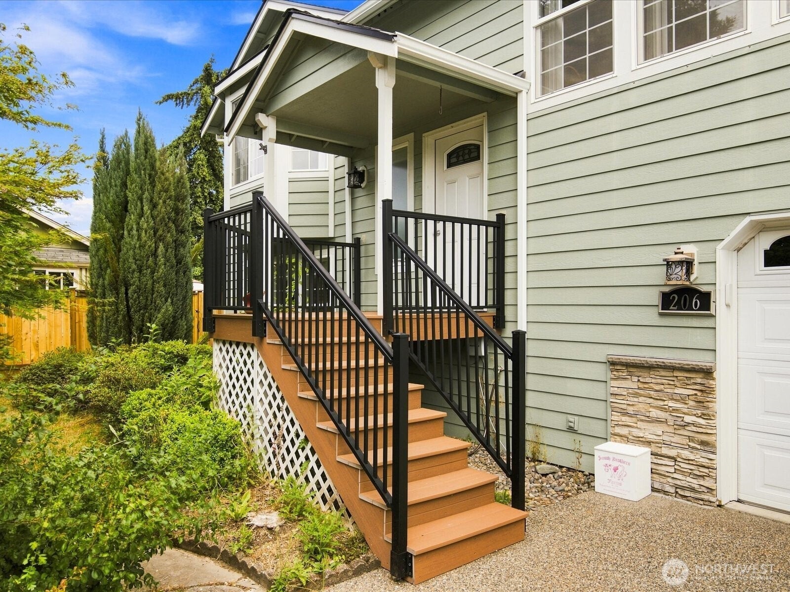 206 Orting Avenue NW