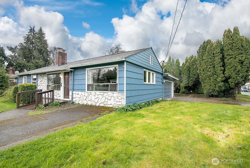 Photo of 1925 28th Ave, Longview, WA 98632 (MLS # 2502822)