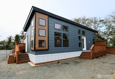 1303 30th St. #4 Seaview WA 98644