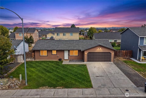 Photo of 513 Monarch Street, Moses Lake, WA 98837 (MLS # 2572060)