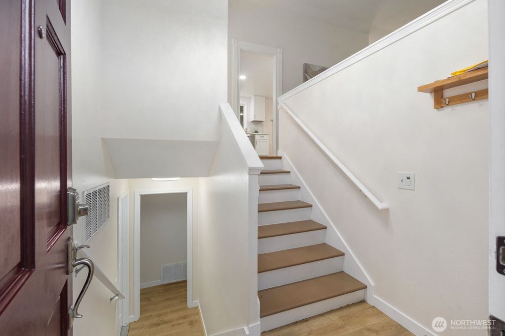 Photo of 15132 SE 48th Drive, Bellevue, WA 98006 (MLS # 2476101)