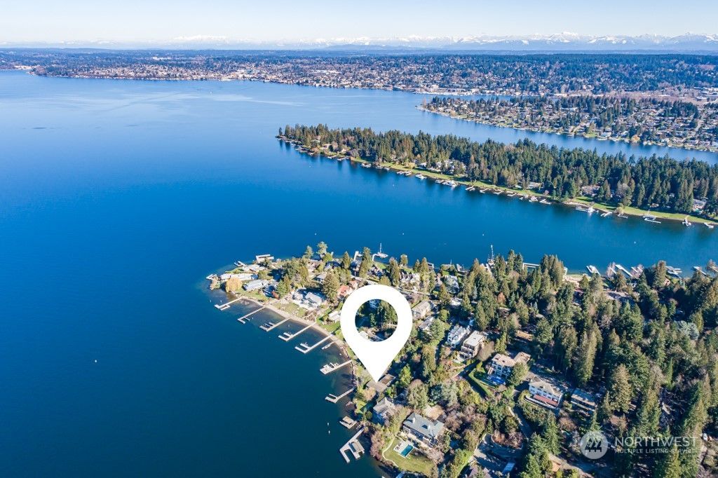Photo of 3603 Evergreen Point Road, Medina, WA 98039 (MLS # 2037243)